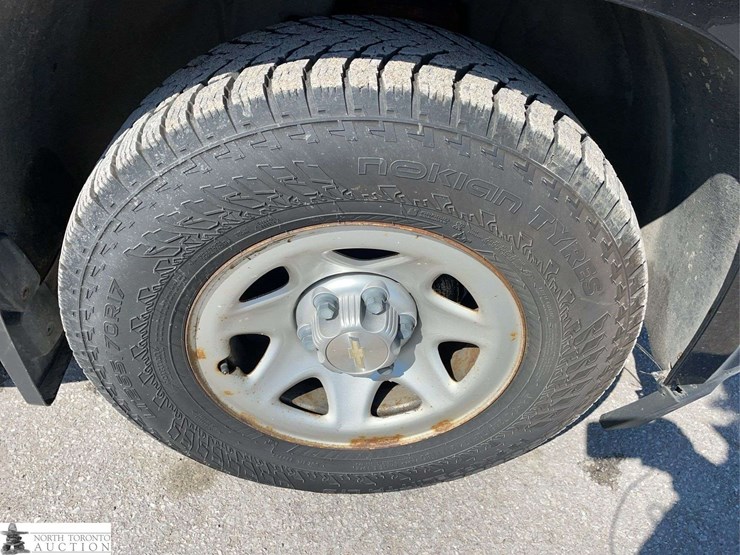 2019-chevrolet-suburban-image-23