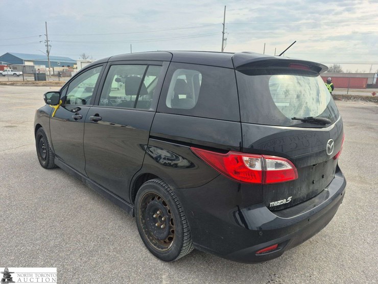 2014-mazda-mazda5-image-7