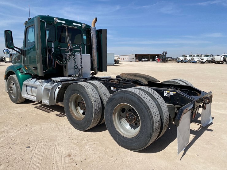 2015-peterbilt-579-image-9