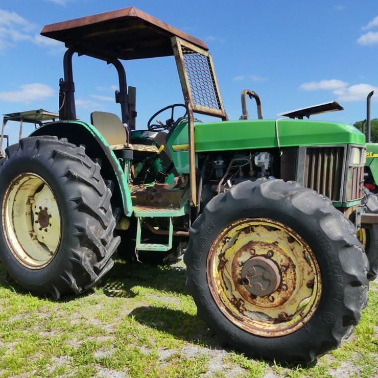 JOHN DEERE 5300