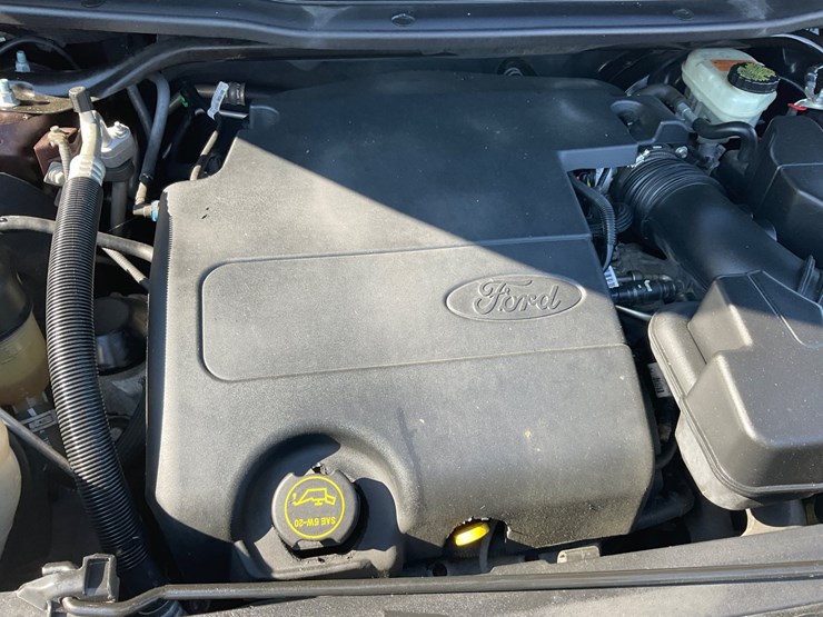 2016-ford-explorer-image-12