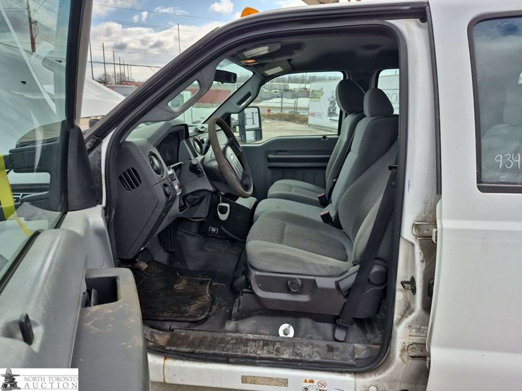 2011-ford-f550-image-11