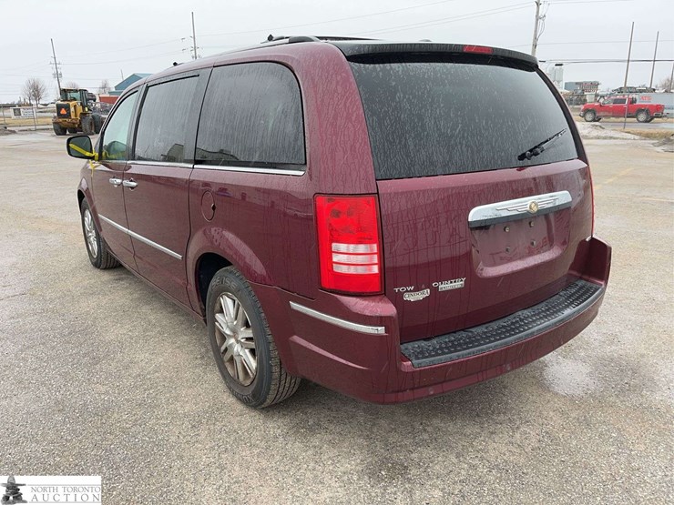 2008-chrysler-town-&-country-image-7