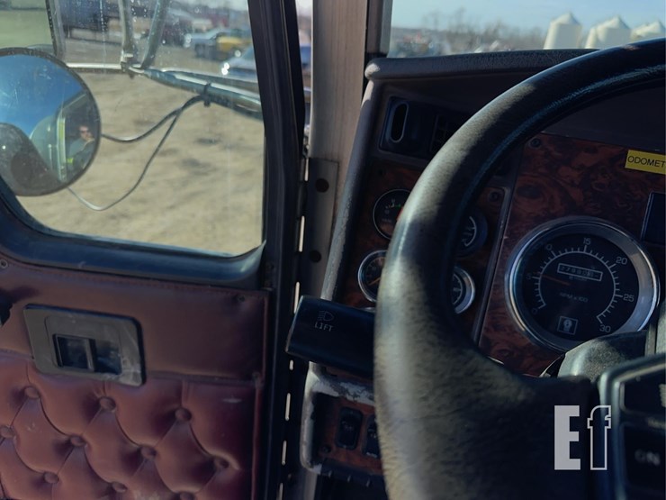 2002-kenworth-t800-image-66