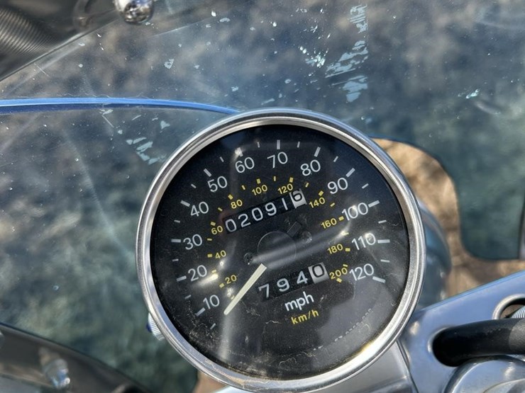 2005-suzuki-boulevard-s83-image-12