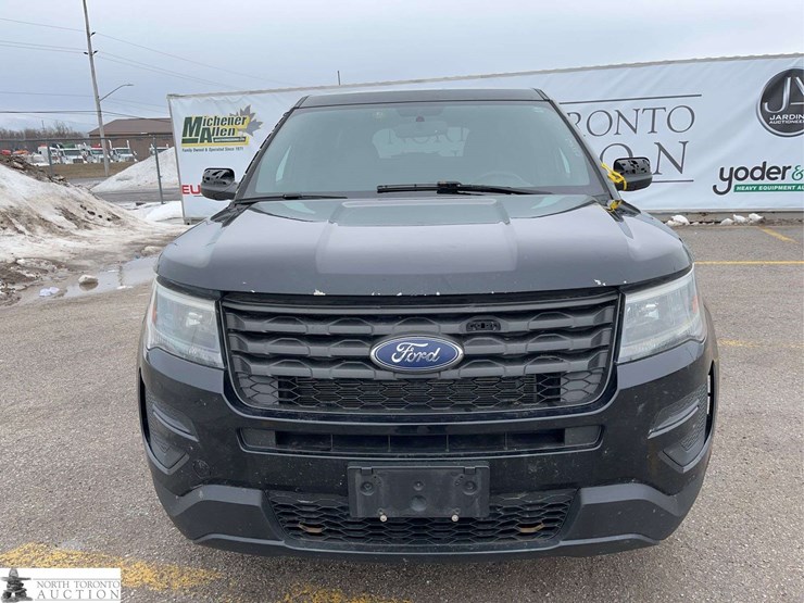 2017-ford-explorer-image-2