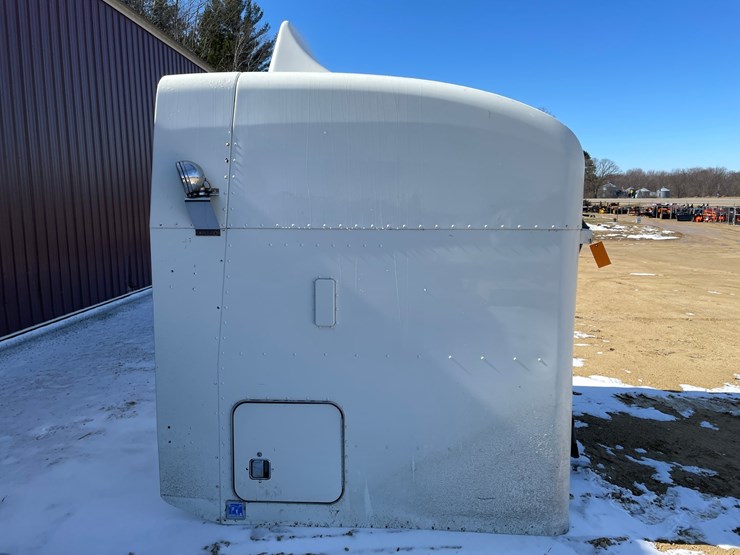 #3937-•-semi-sleeper-cab-image-4