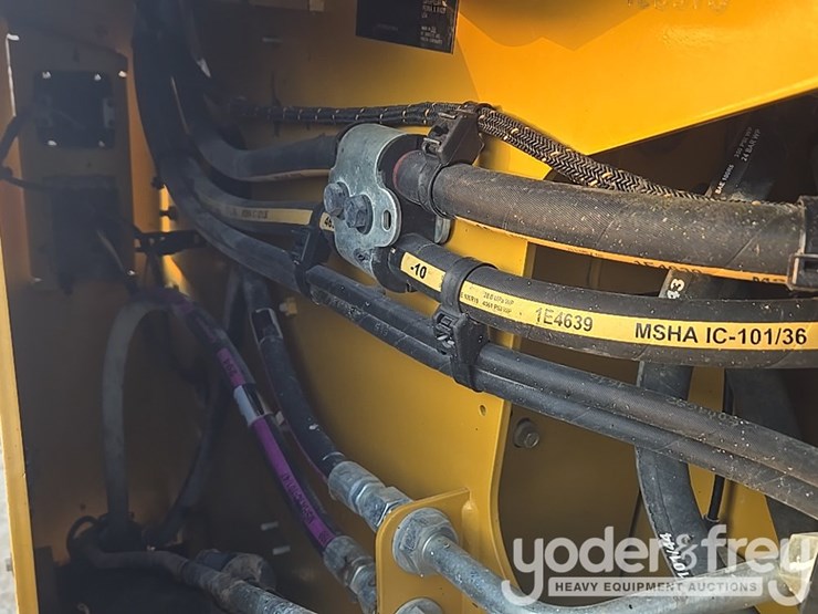 2022-caterpillar-289d3-image-44