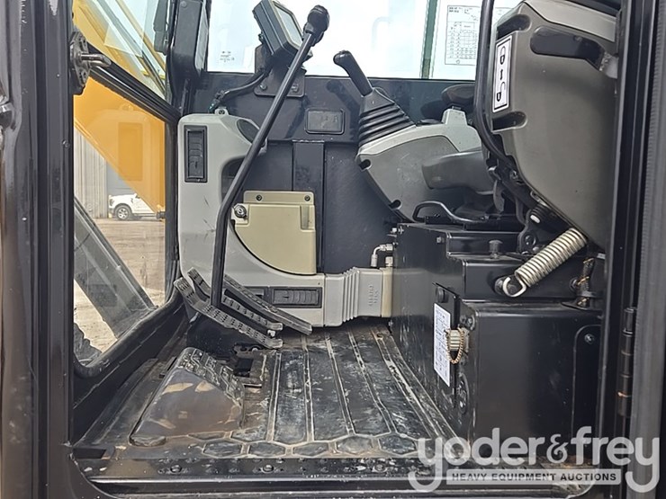 2018-caterpillar-305.5-image-95