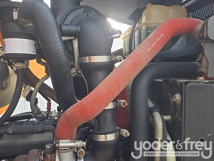 2016-case-750m-image-54