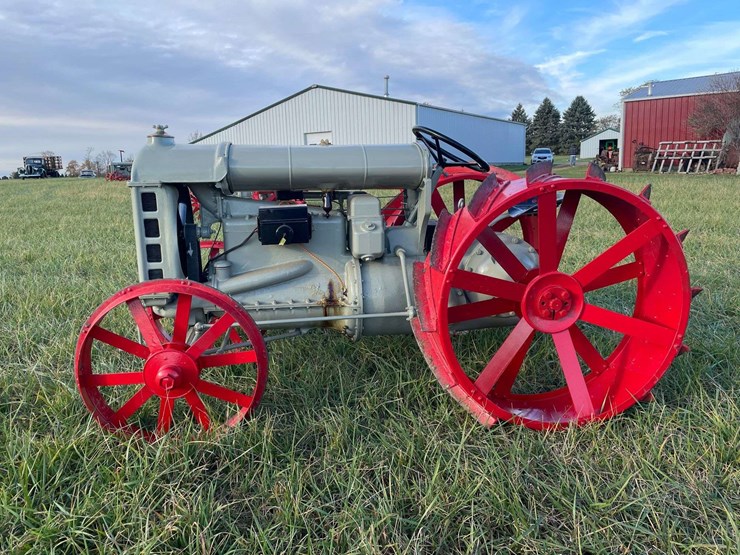 1918-fordson-tractor-image-2