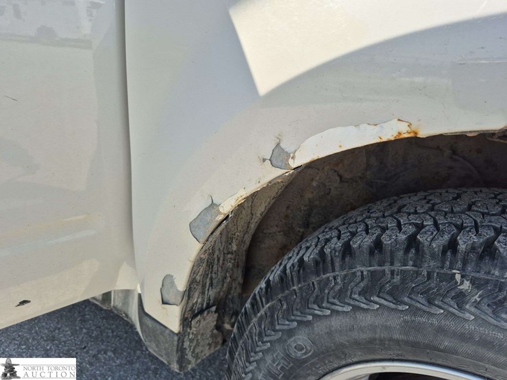 2010-ford-escape-image-34