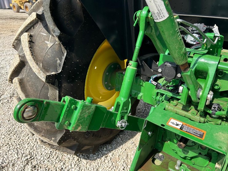2021-john-deere-5075e-image-13