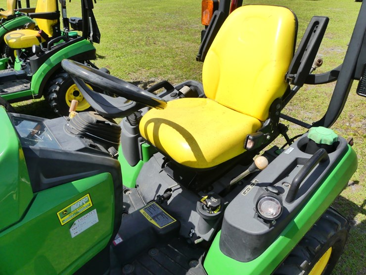 2014-john-deere-1025r-image-10