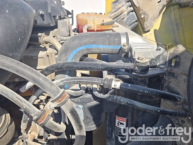 2014-freightliner-cascadia-113-image-88