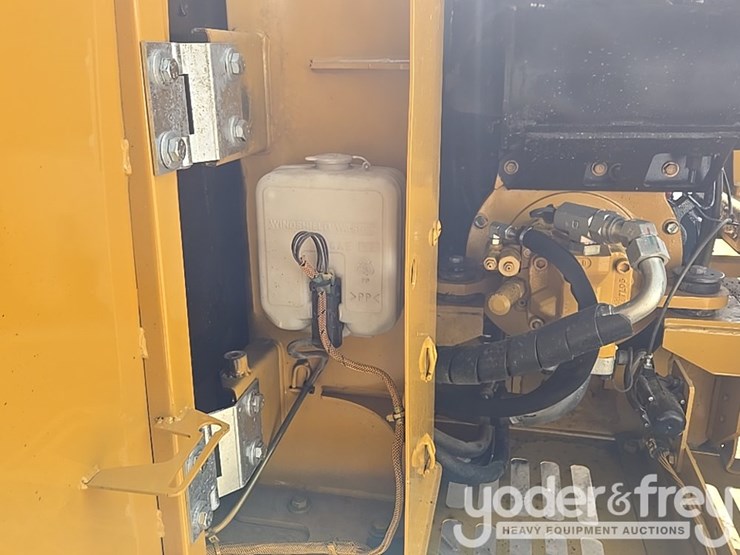 2018-caterpillar-305.5-image-45