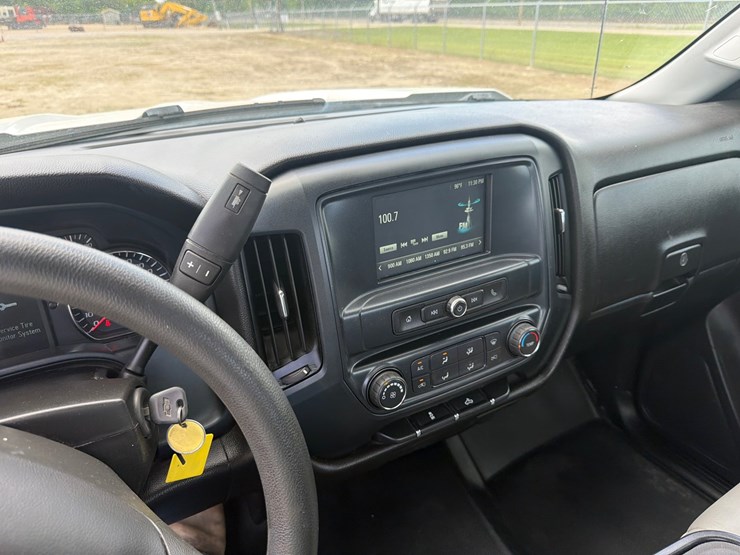 2018-chevrolet-1500-image-13