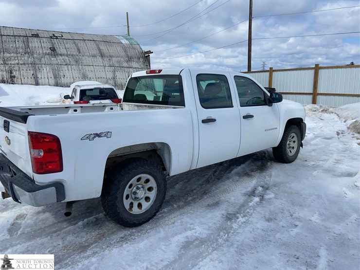 2011-chevrolet-silverado-1500-image-3