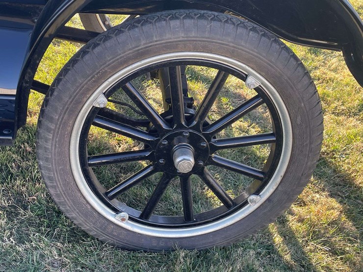 1917-model-t-touring-image-48