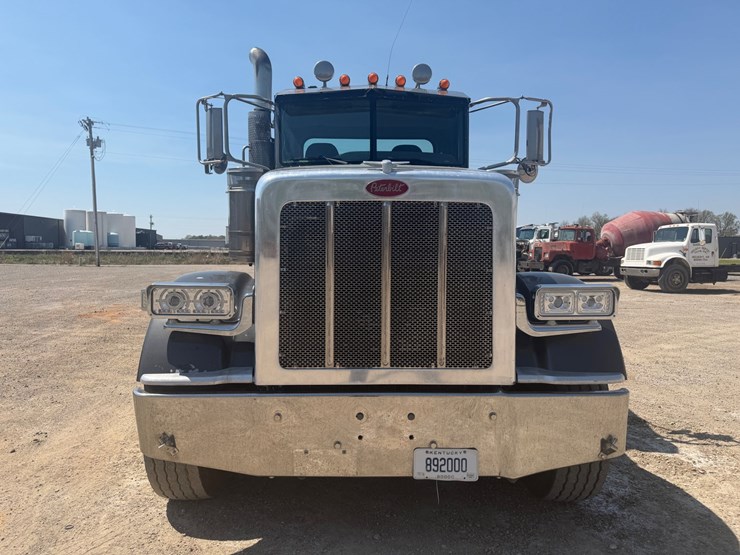 2009-peterbilt-367-image-5