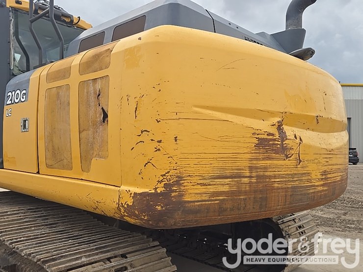 2017-deere-210g-lc-image-111