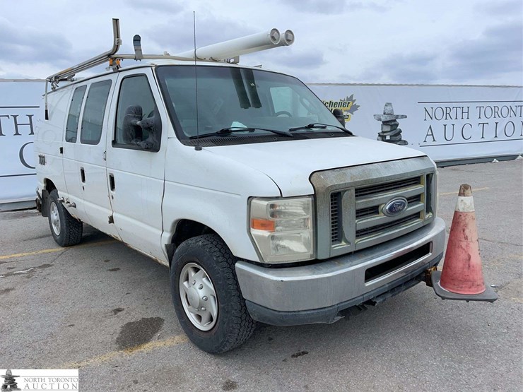 2012-ford-cargo-image-3