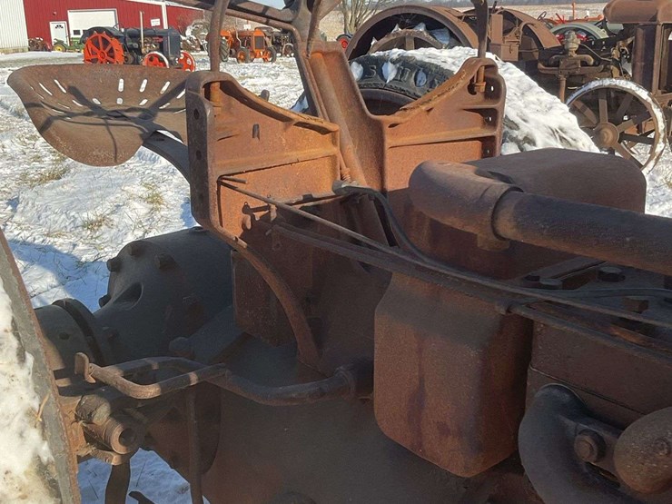 fordson-with-hard-rubber-tires-image-22