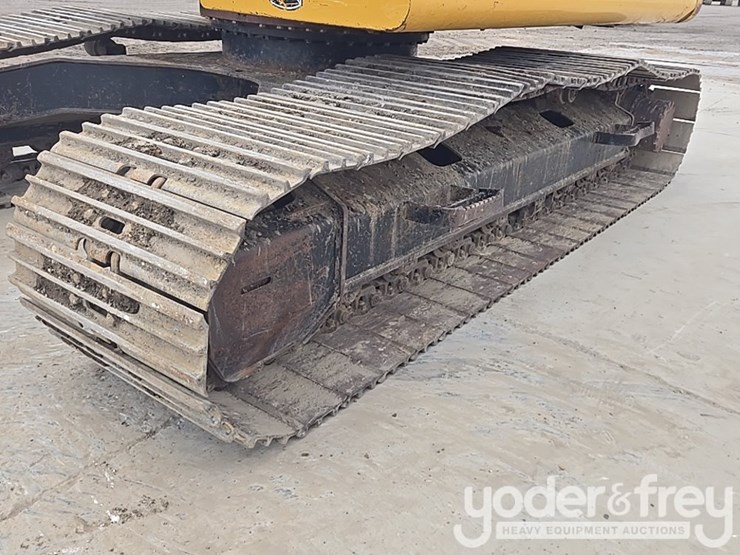 2017-deere-210g-lc-image-10