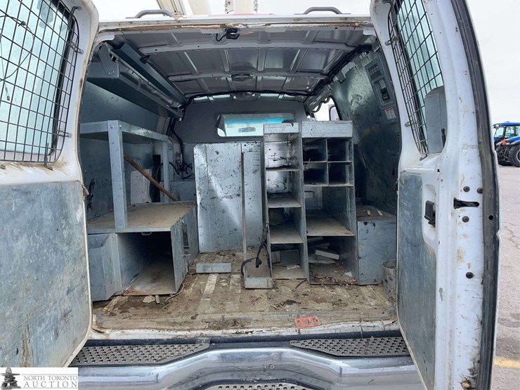 2012-ford-cargo-image-21