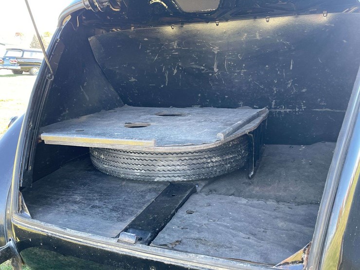 1938-ford-two-door-deluxe-sedan---original-car!-image-77