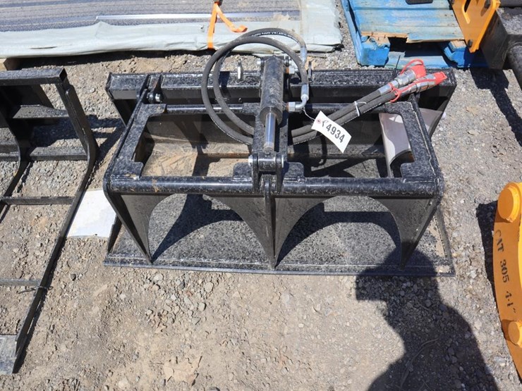 future-skid-steer-plate-grabber-image-1