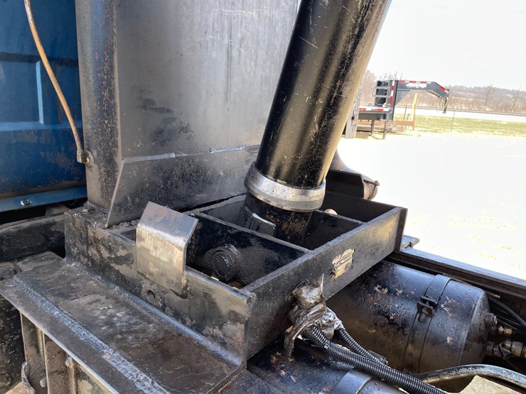 #401-•-1991-mack-rb688s-dump-truck-(has-mn-title)-image-86