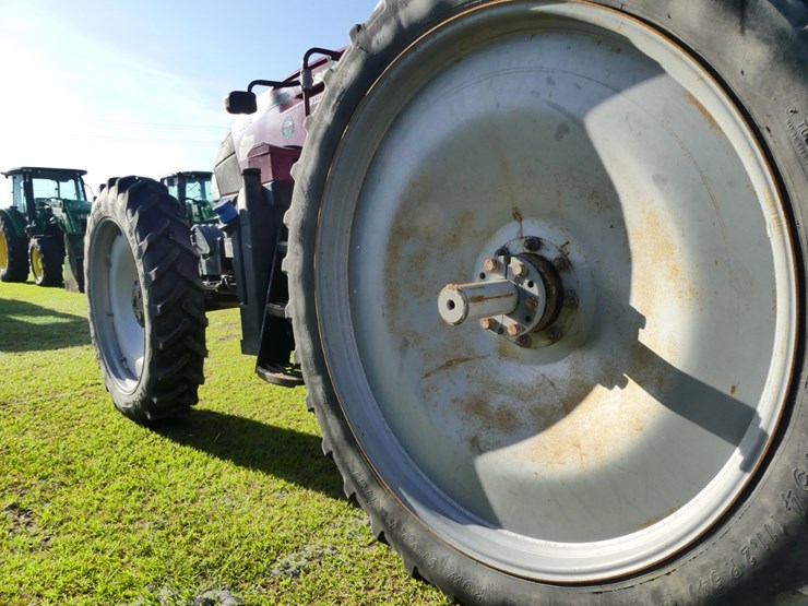 case-ih-farmall-140a-image-8