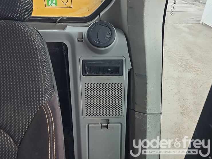 2019-caterpillar-336-image-76