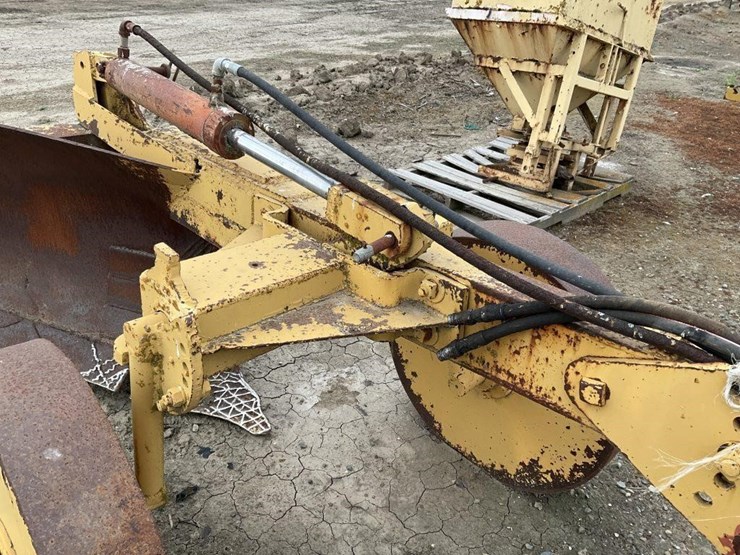 custom-1-way-pull-v-ditcher-image-9