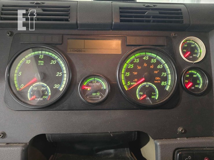 2016-freightliner-cascadia-125-image-11