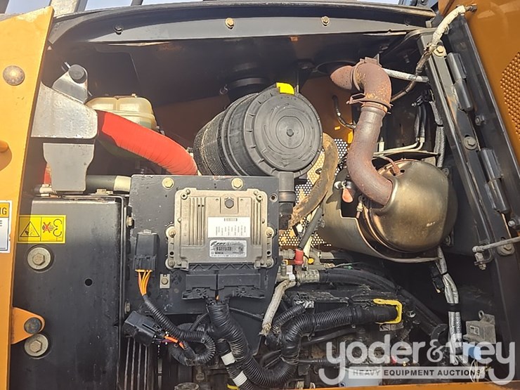 2016-case-750m-image-36