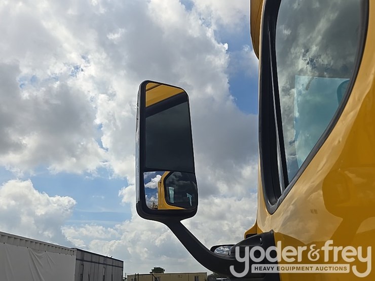 2012-freightliner-cascadia-125-image-80