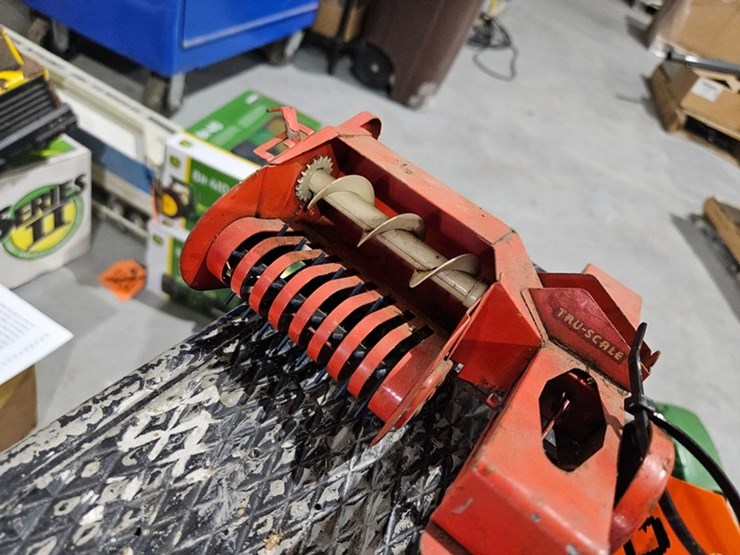 #986-•-tru-scale-1/16-metal-toy-square-baler-image-2