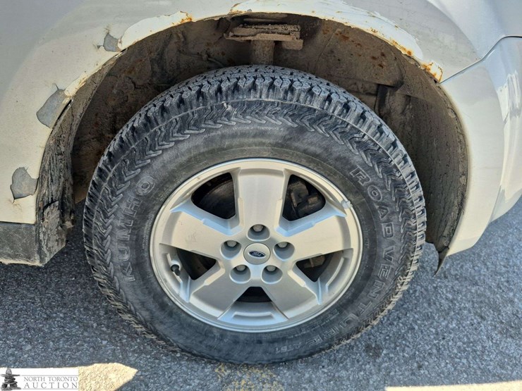 2010-ford-escape-image-36