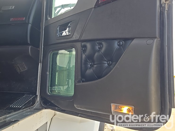 2014-kenworth-t800-image-126