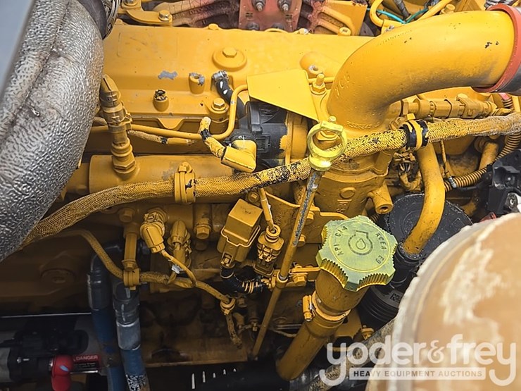 2017-deere-210g-lc-image-90