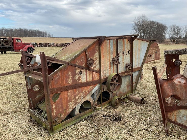 gleaner-fordson-mounted-combine-image-28