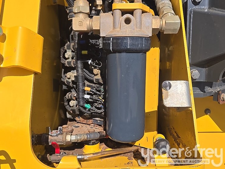 2023-komatsu-d61px-24-image-46