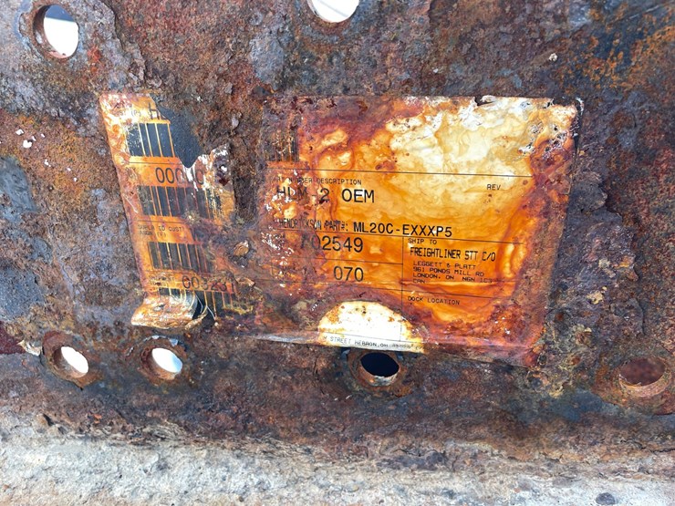 #3944-•-dual-wheel-tag-axle-image-12