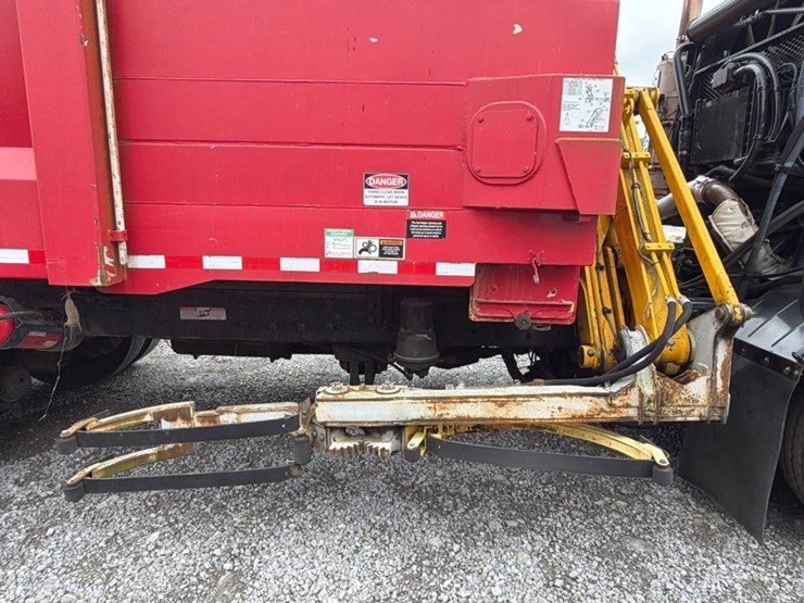 #31716-•-2009-crane-carrier-sanitation-truck-image-15