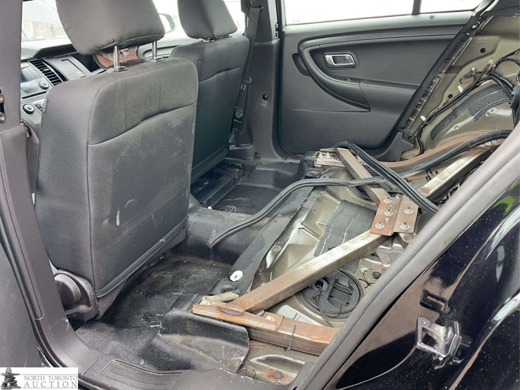 2017-ford-taurus-image-16