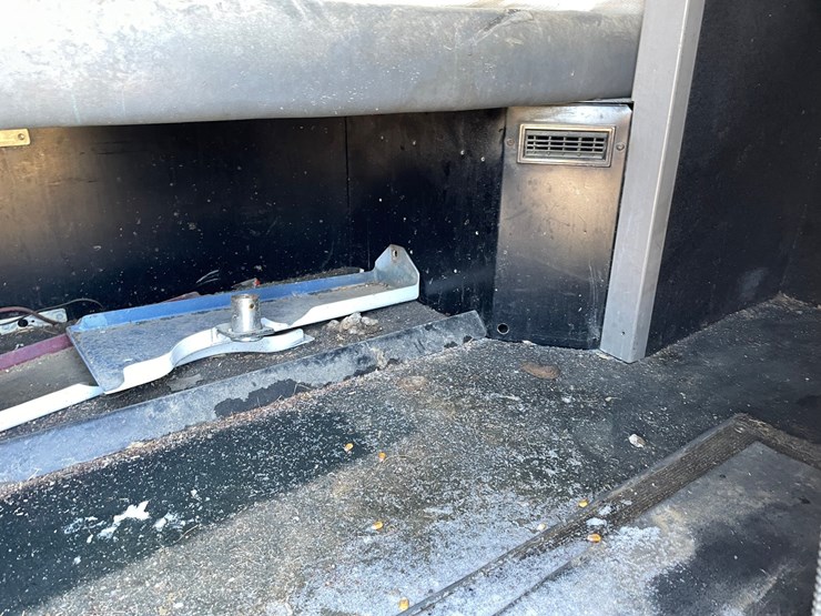 #3937-•-semi-sleeper-cab-image-17