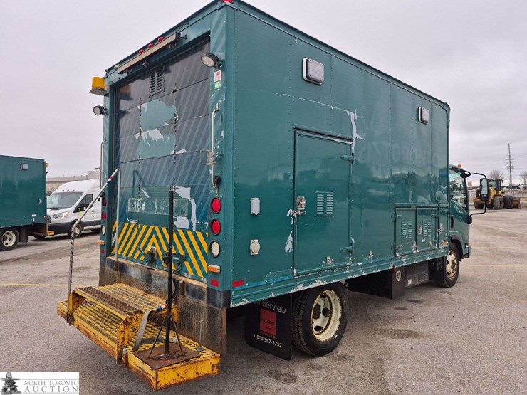 2014-isuzu-nqr-image-5