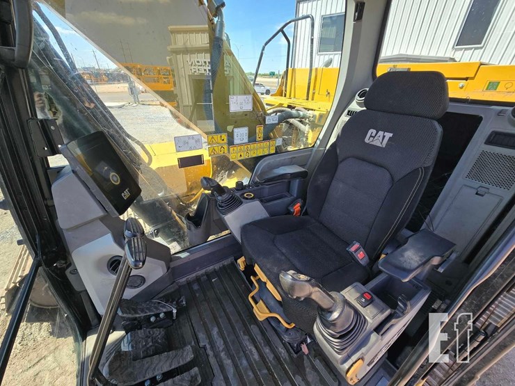 2020-caterpillar-323-image-14